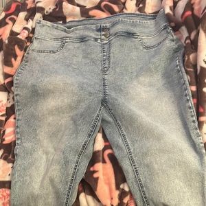 White washed blue skinny jeans